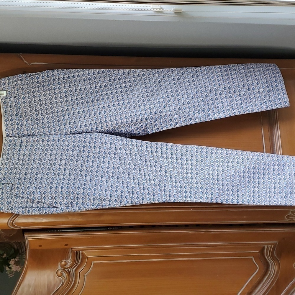 Mercer & Madison, women's straight leg pants. Size 8. Blue geometric print Great